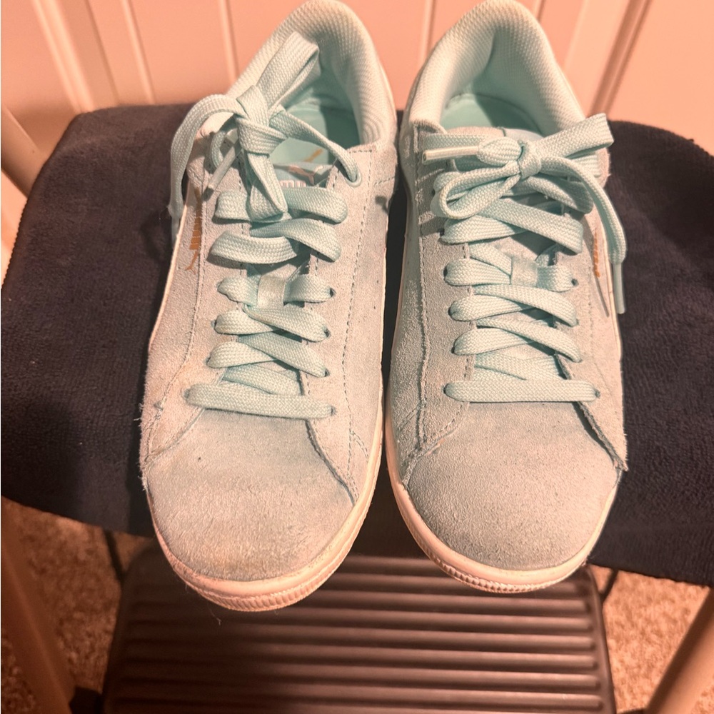 Puma Women's suede Light Blue Sneakers size 6.5